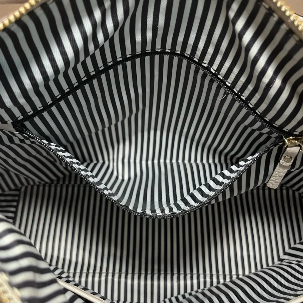 Kate Spade New York Prospect Place Kaia
Crossbody Hobo Bag - Picture 9 of 11